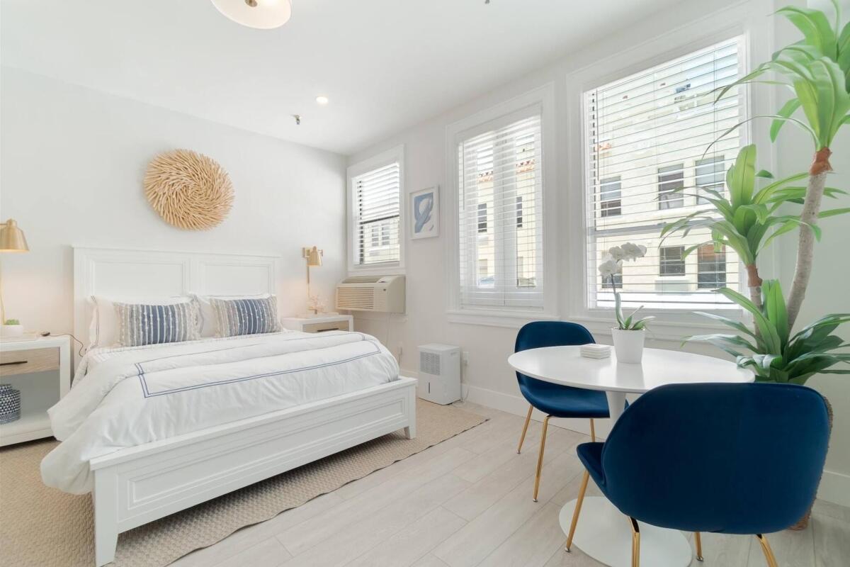 235 Sunrise #Unit 2016 Palm Beach, FL 33480