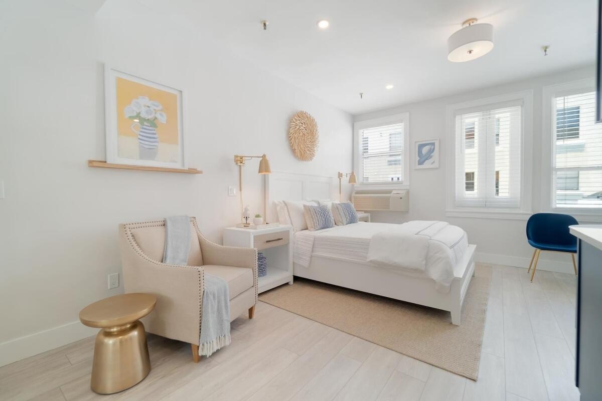 235 Sunrise #Unit 2016 Palm Beach, FL 33480