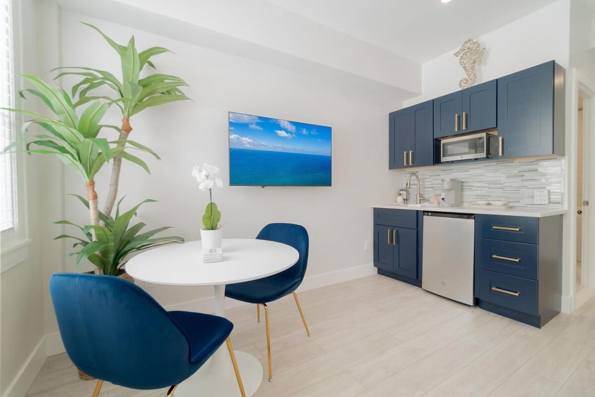 235 Sunrise #Unit 2016 Palm Beach, FL 33480