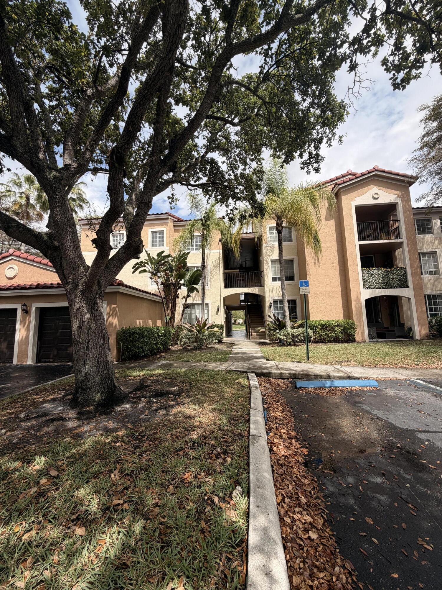 2123 Renaissance #202