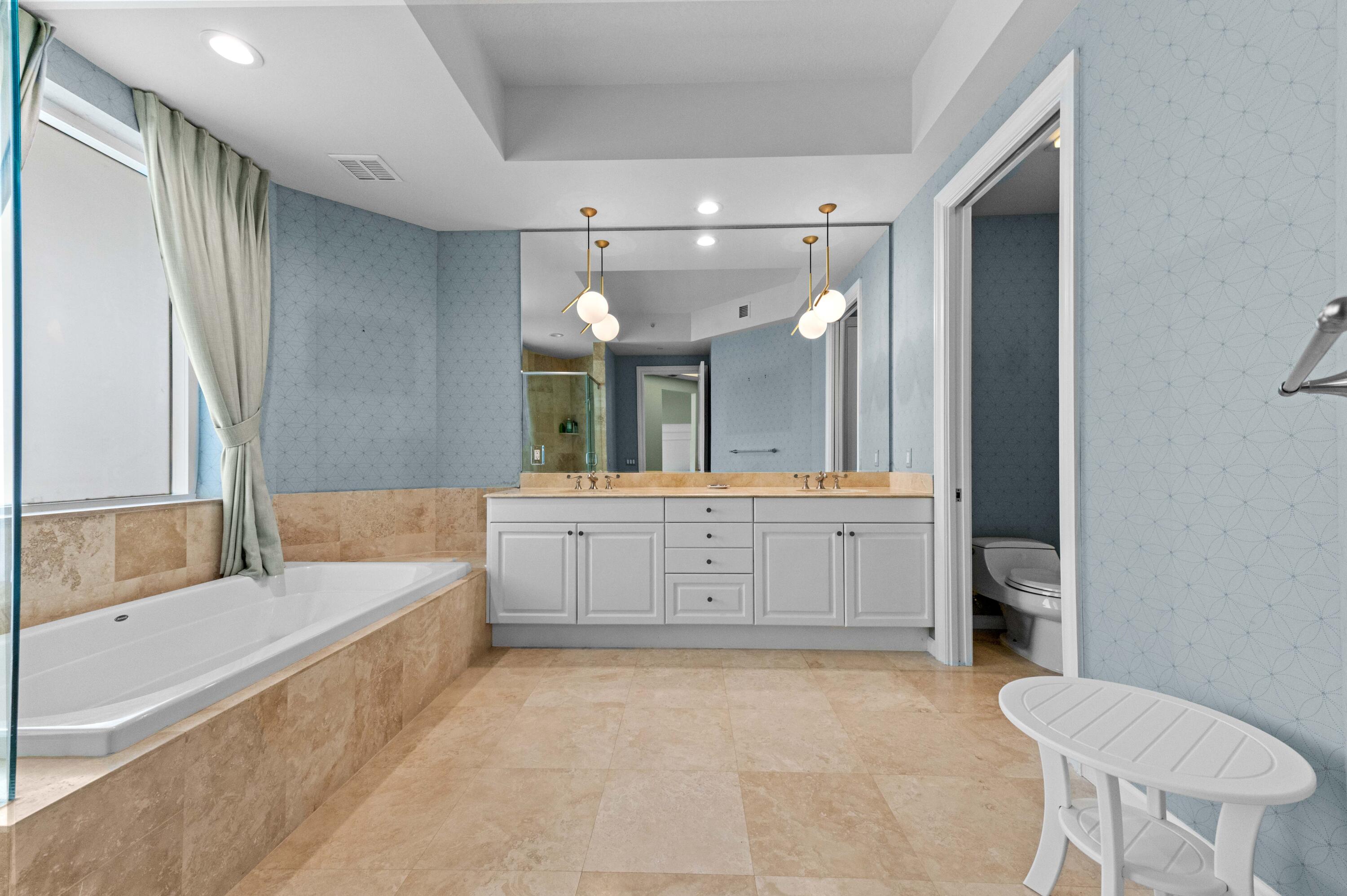 4600 N Ocean #605 Riviera Beach, FL 33404