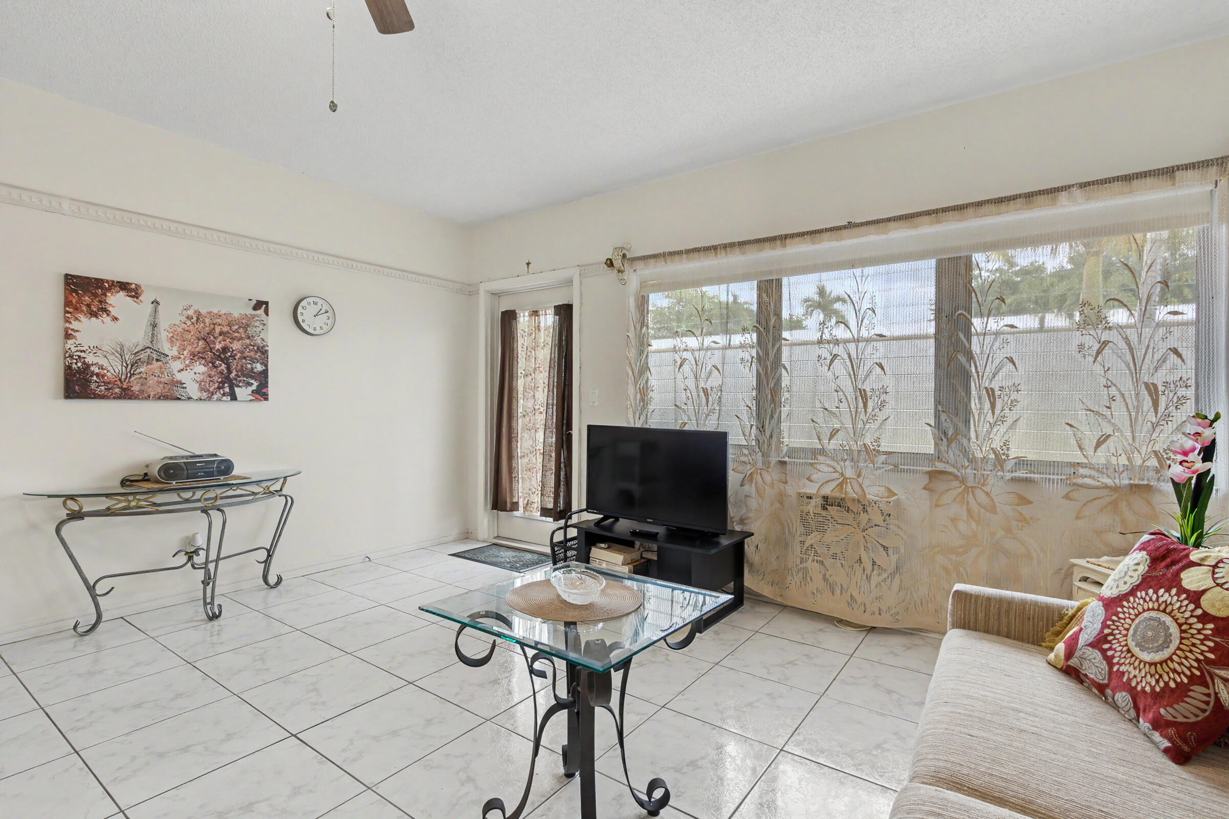 800 SW 10th #T-6 Hallandale Beach, FL 33009