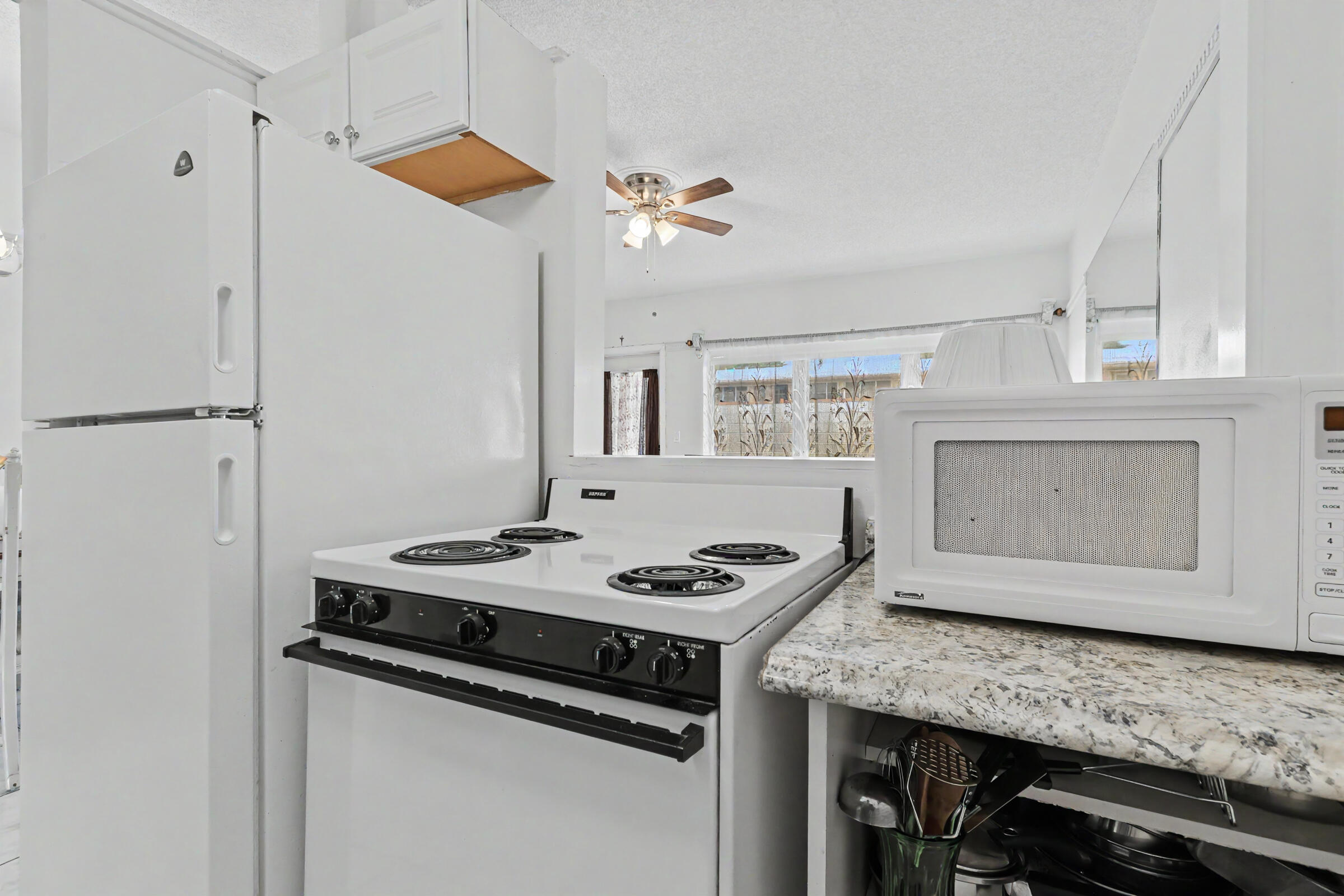 800 SW 10th #T-6 Hallandale Beach, FL 33009