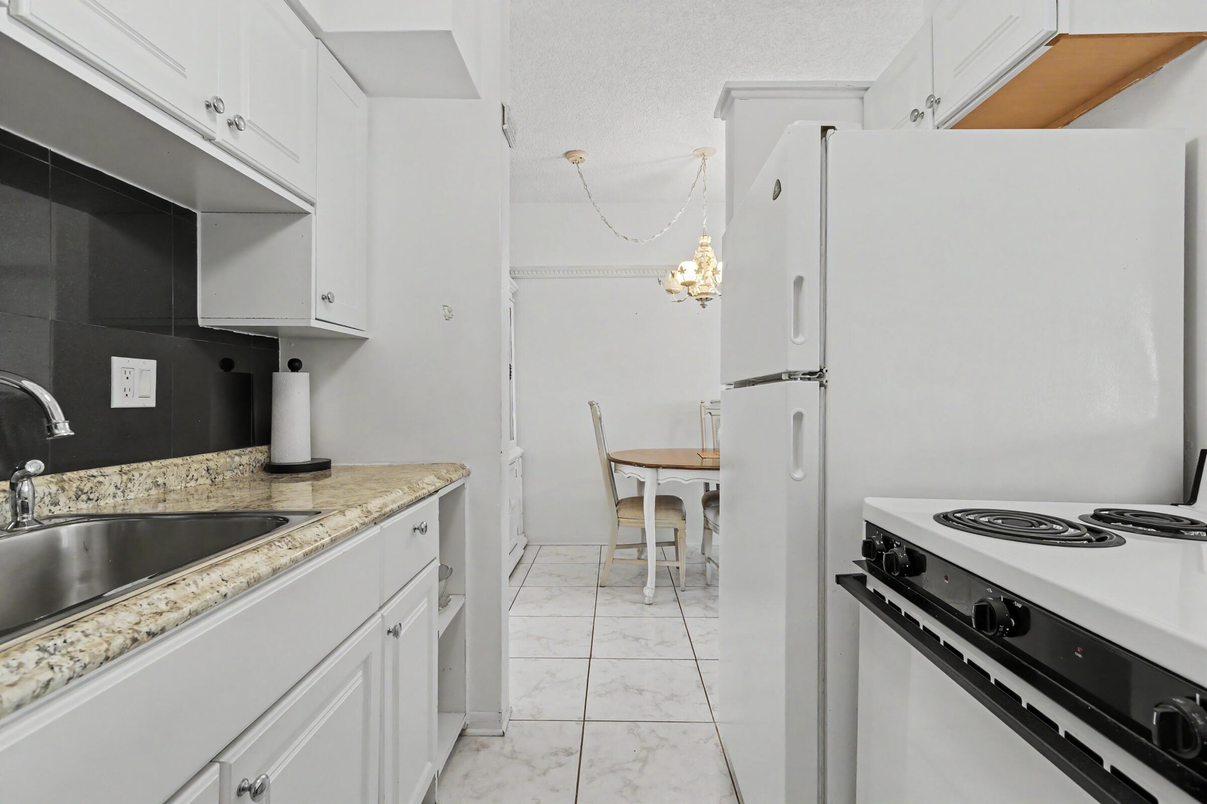 800 SW 10th #T-6 Hallandale Beach, FL 33009