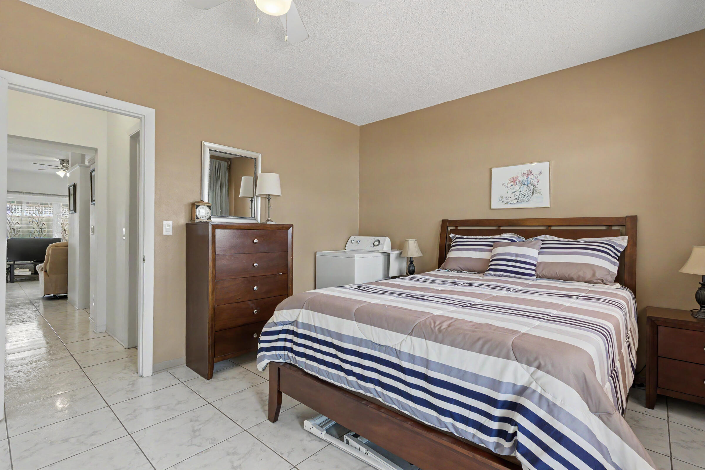 800 SW 10th #T-6 Hallandale Beach, FL 33009