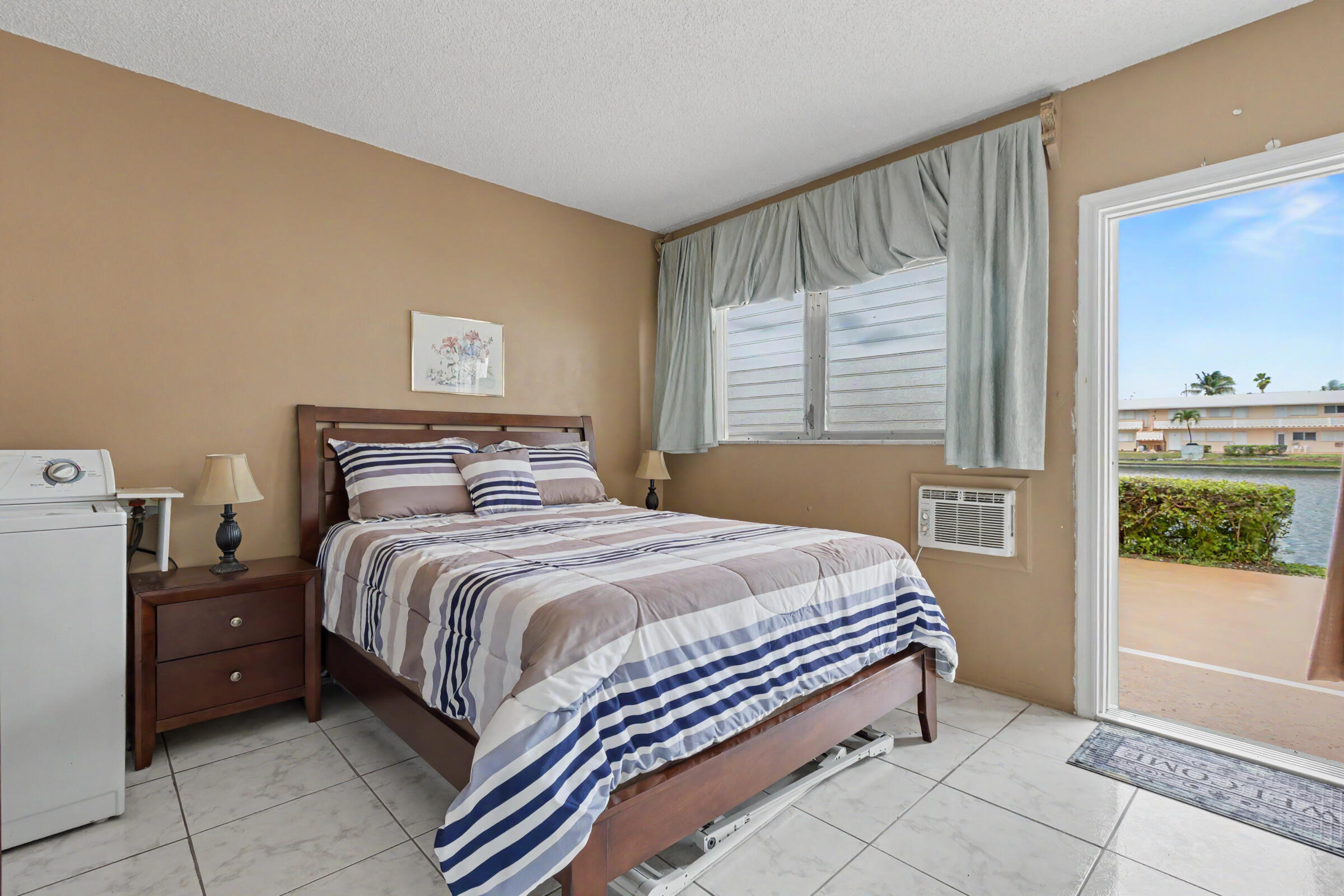 800 SW 10th #T-6 Hallandale Beach, FL 33009