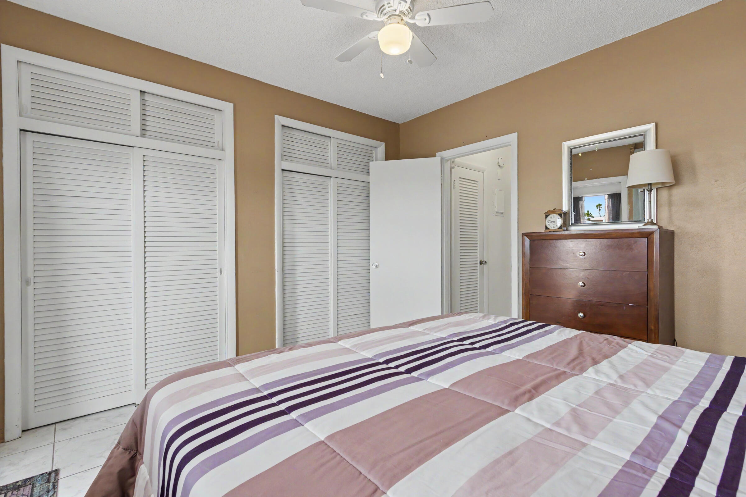 800 SW 10th #T-6 Hallandale Beach, FL 33009