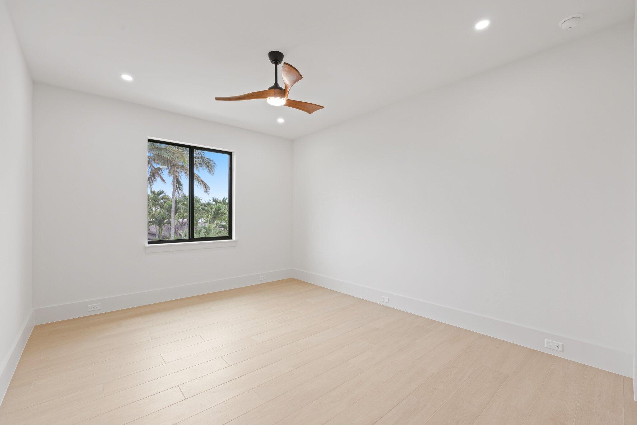 1160 Emerald Riviera Beach, FL 33404