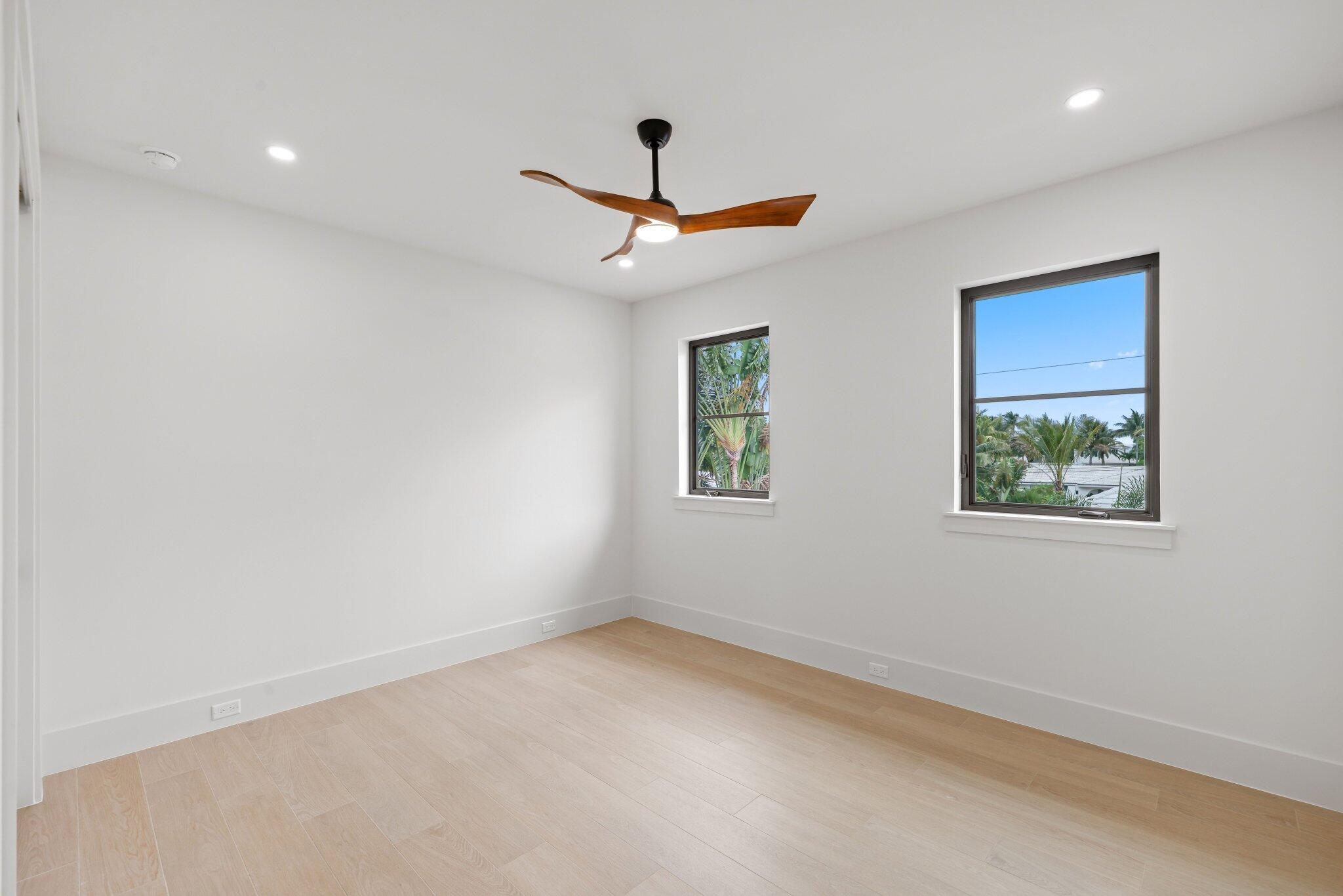1160 Emerald Riviera Beach, FL 33404