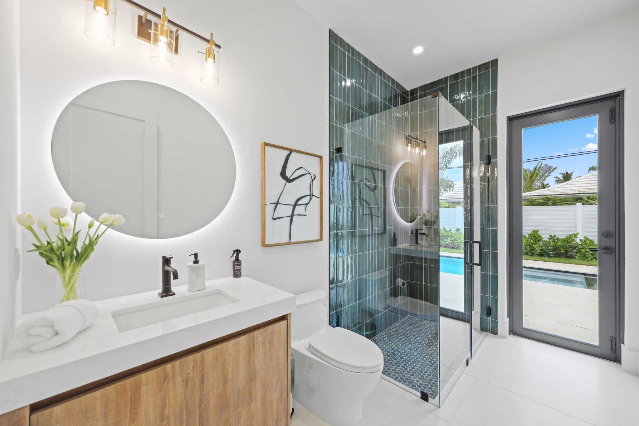 1160 Emerald Riviera Beach, FL 33404