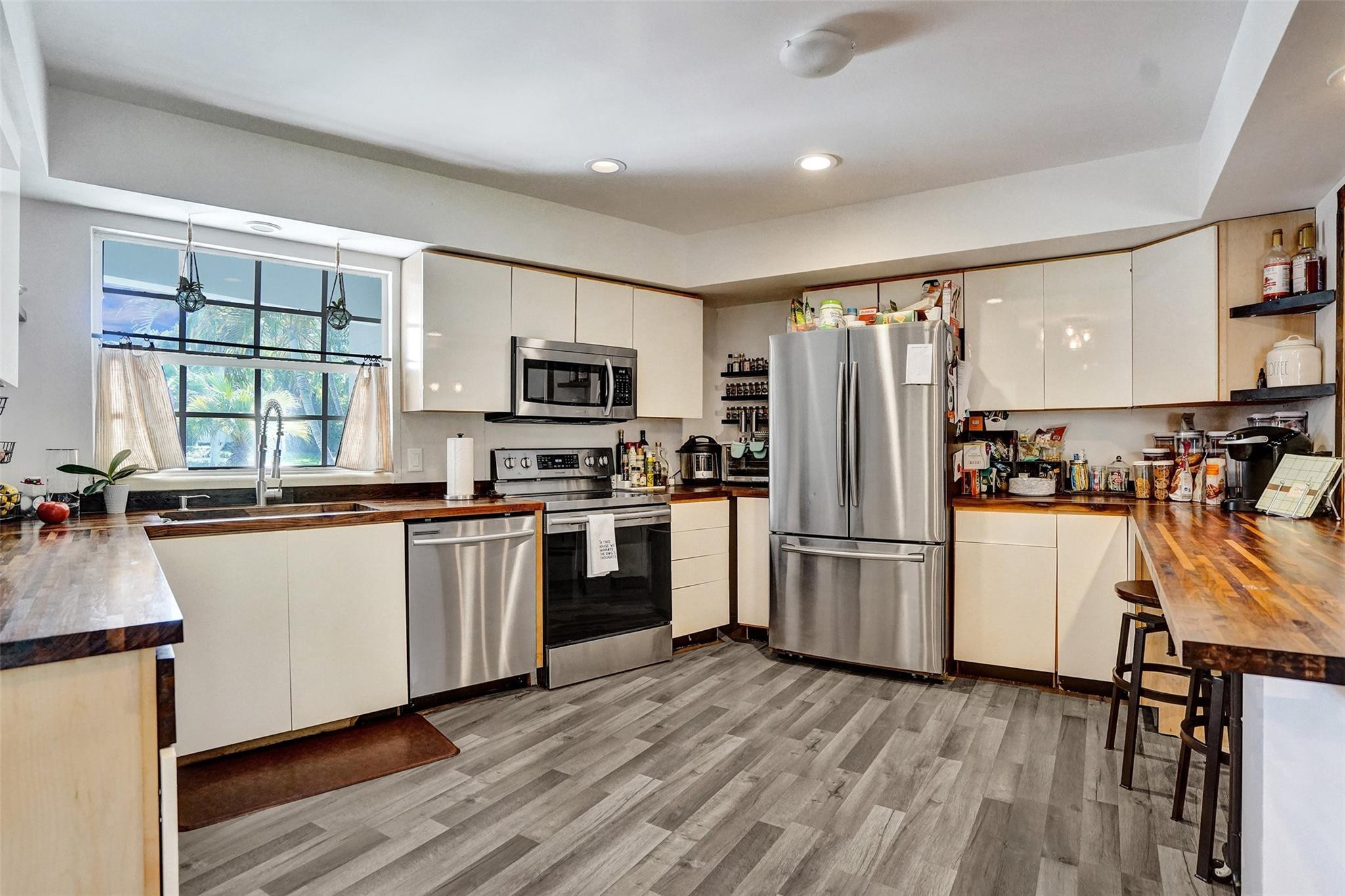 1325 Middle Riv Fort Lauderdale, FL 33304