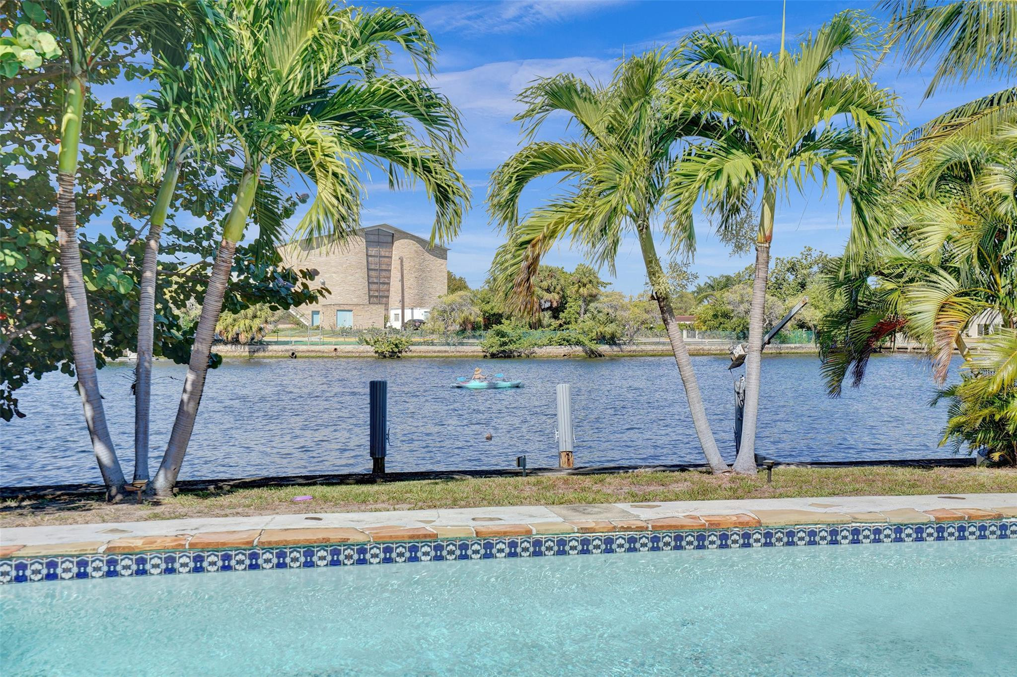 1325 Middle Riv Fort Lauderdale, FL 33304