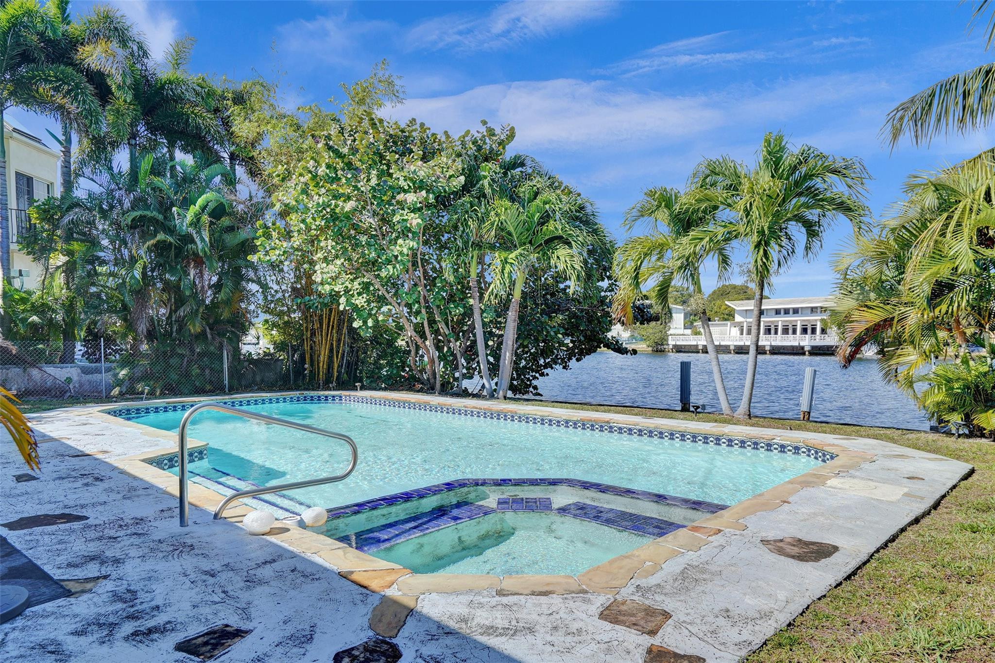 1325 Middle Riv Fort Lauderdale, FL 33304