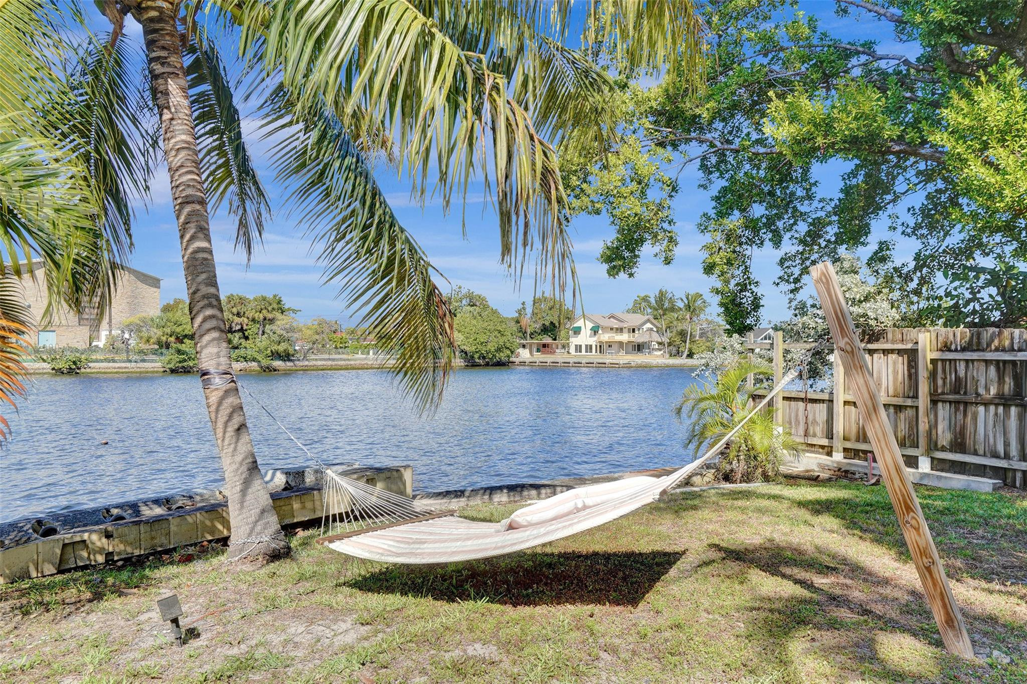 1325 Middle Riv Fort Lauderdale, FL 33304