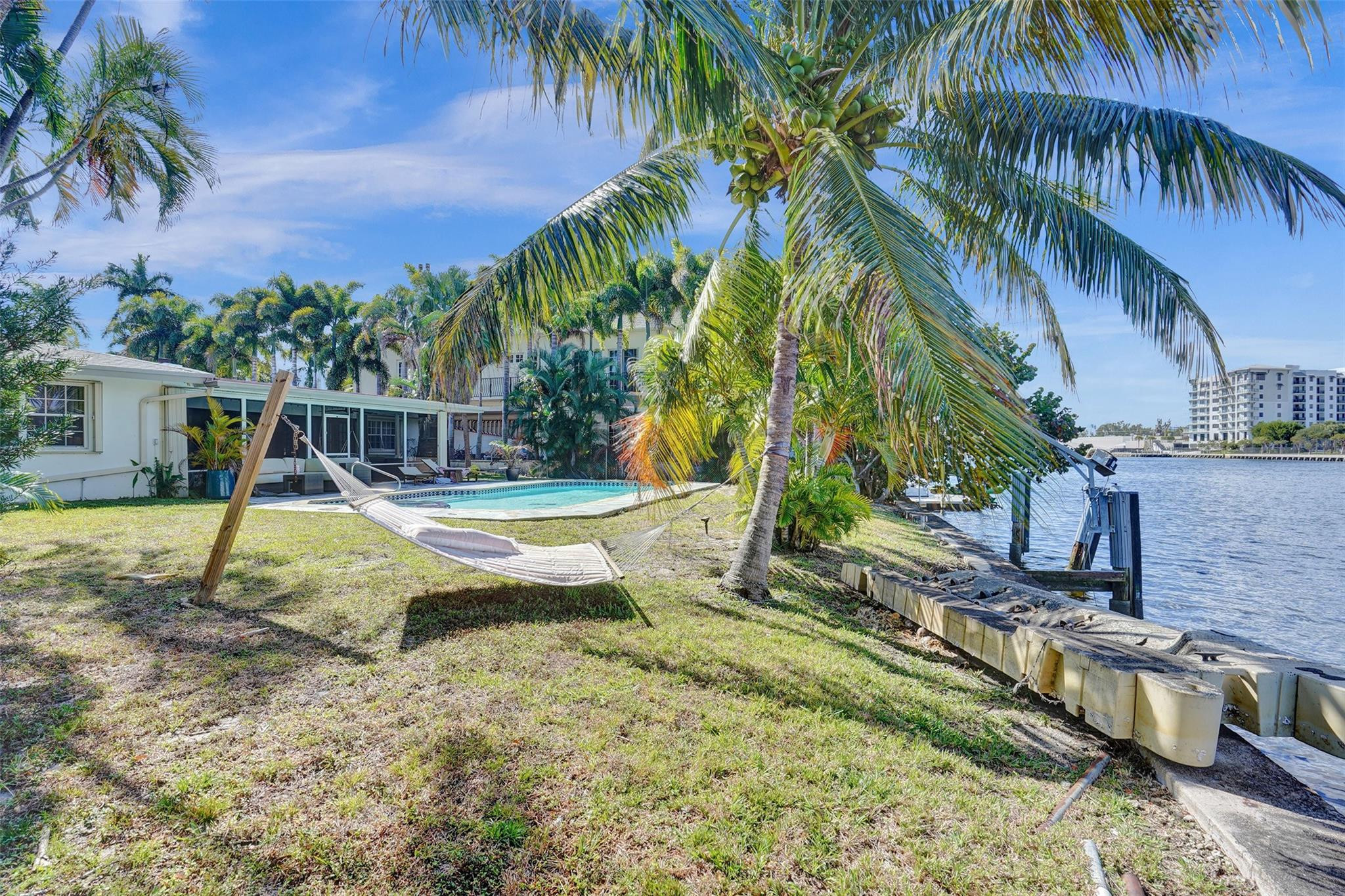 1325 Middle Riv Fort Lauderdale, FL 33304