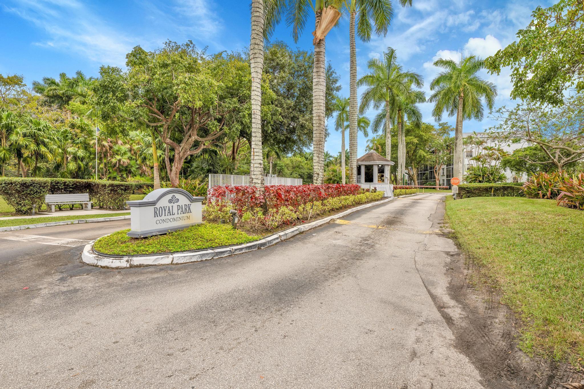 118 Royal Park Dr #4G