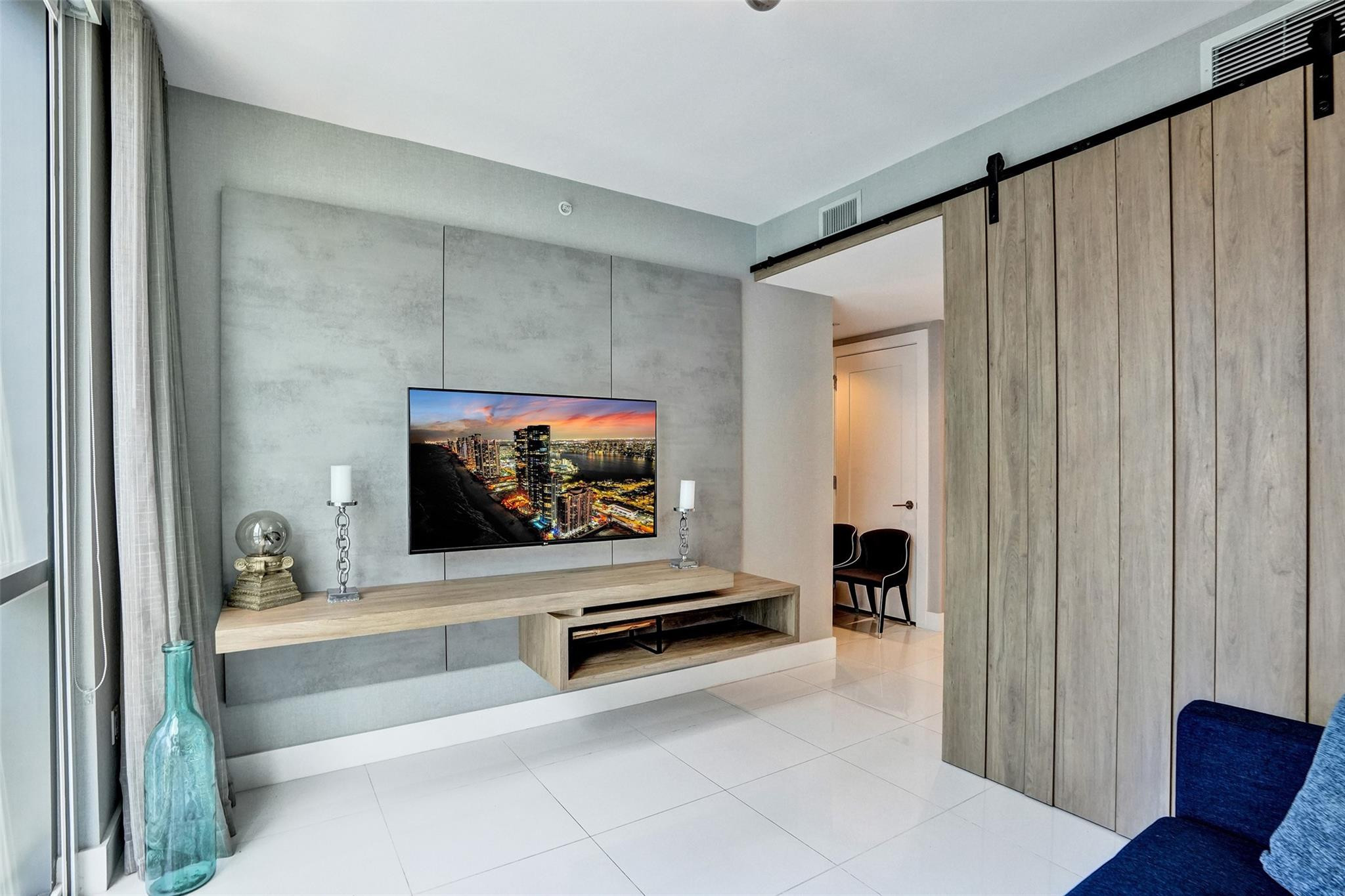 100 E Las Olas #2701 Fort Lauderdale, FL 33301