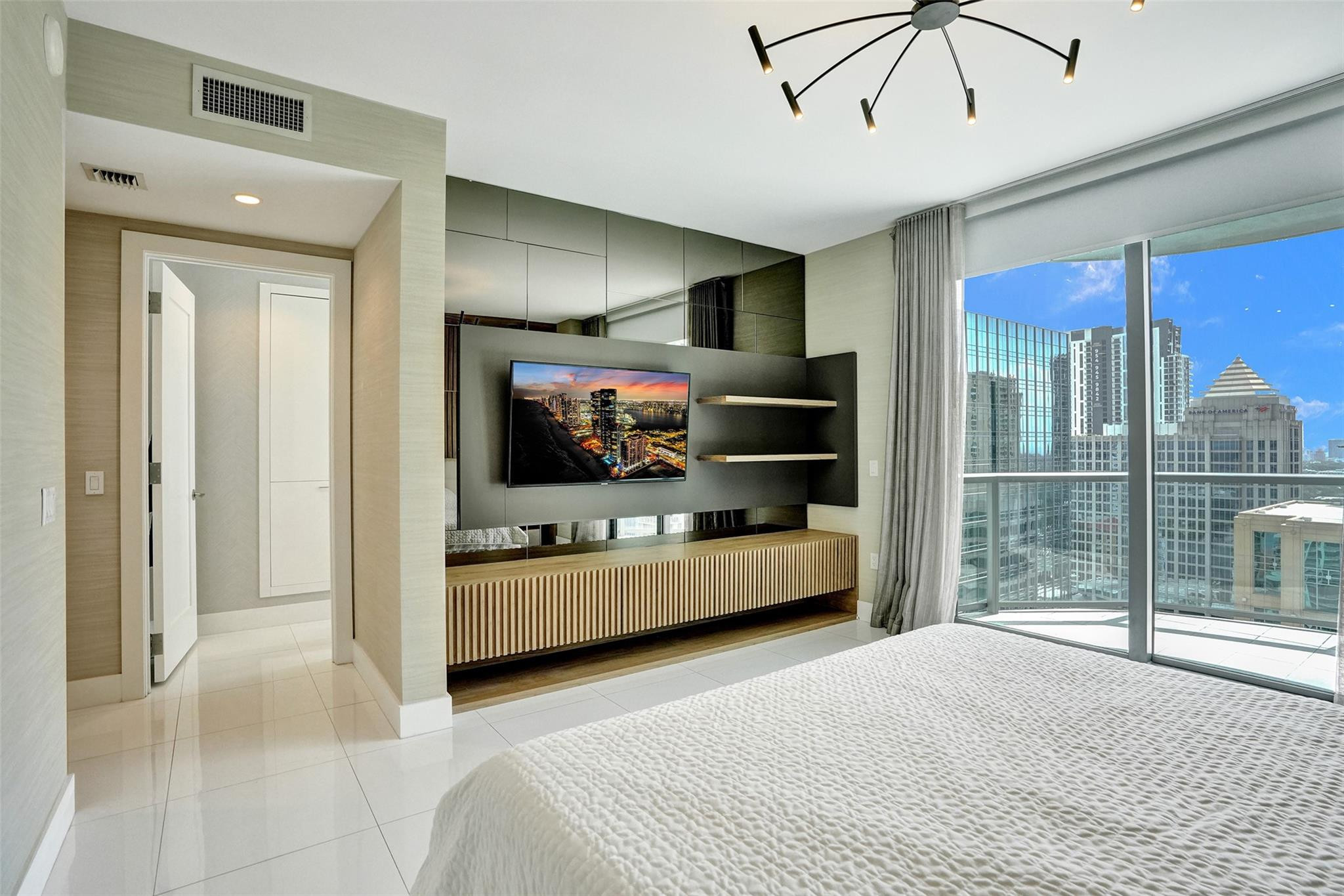 100 E Las Olas #2701 Fort Lauderdale, FL 33301