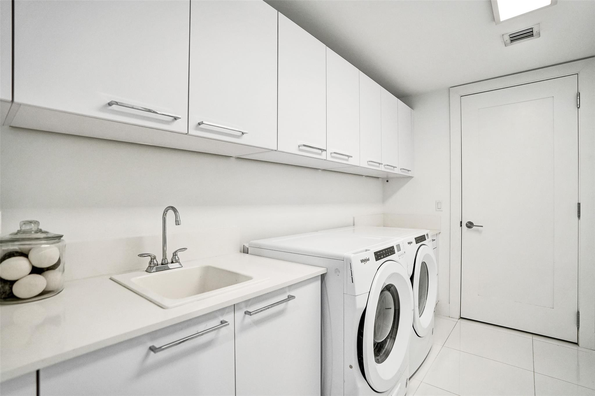 100 E Las Olas #2701 Fort Lauderdale, FL 33301