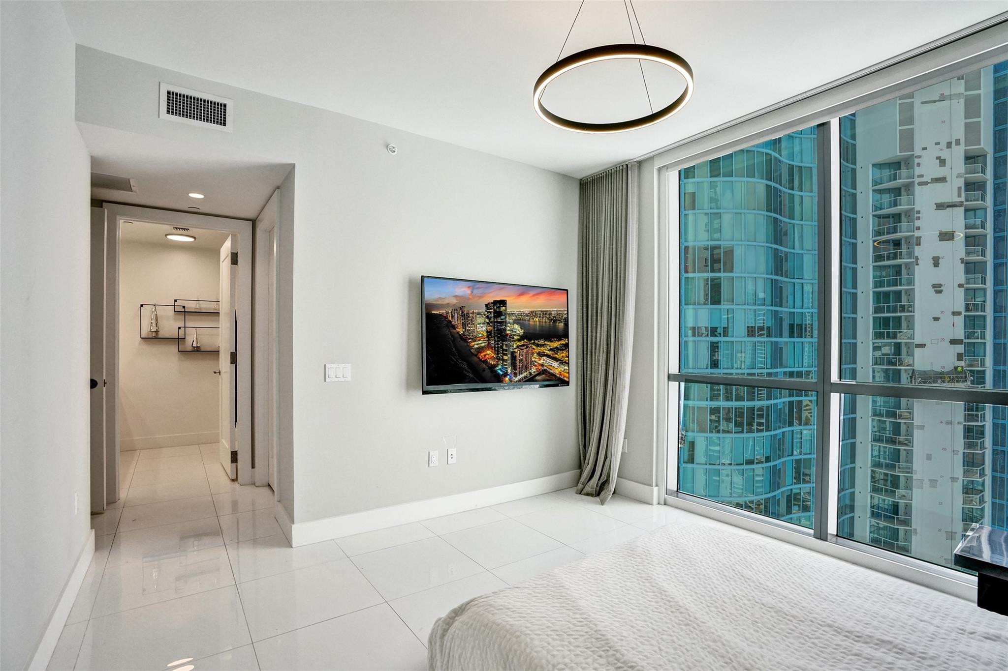 100 E Las Olas #2701 Fort Lauderdale, FL 33301