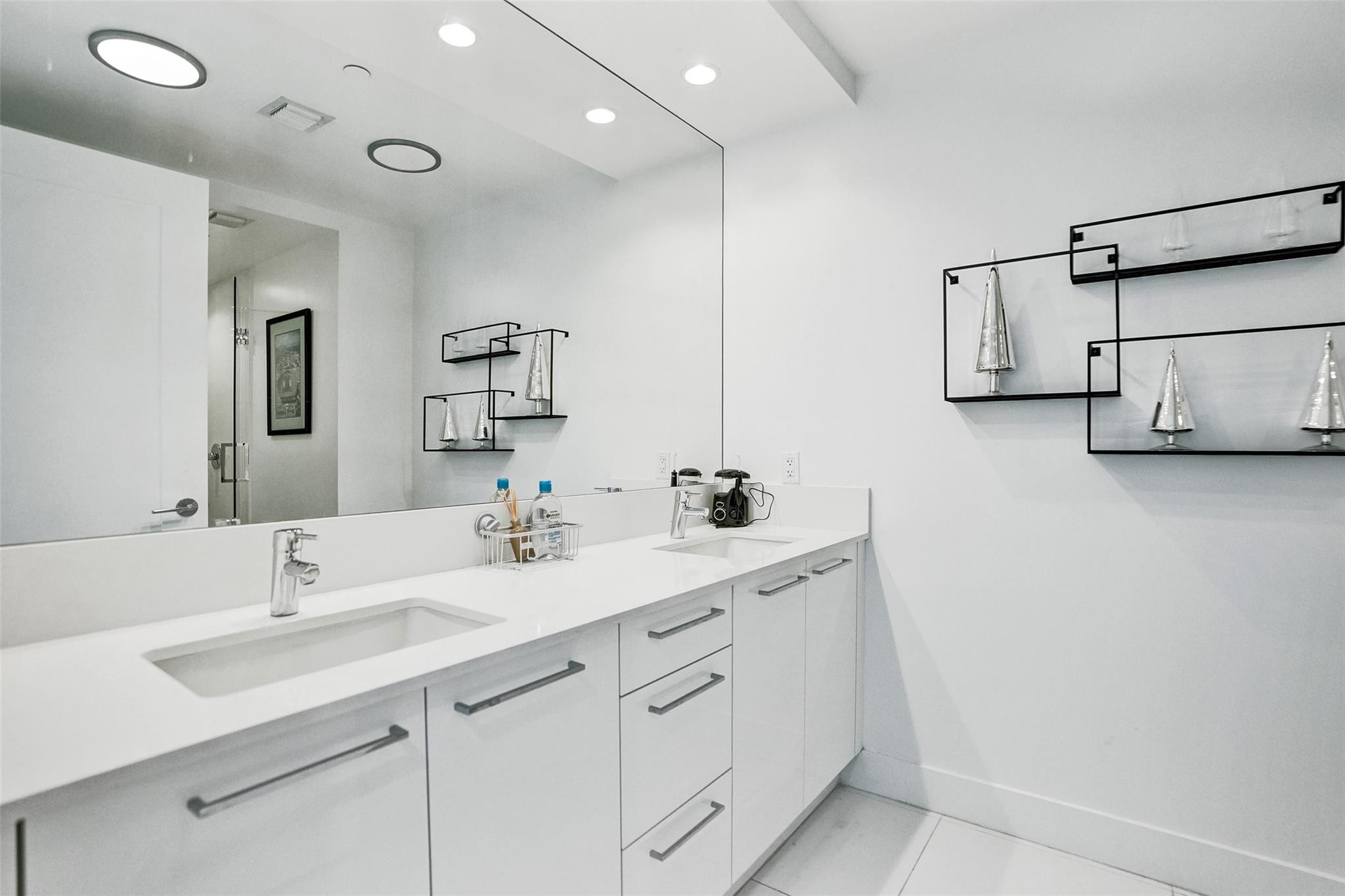 100 E Las Olas #2701 Fort Lauderdale, FL 33301