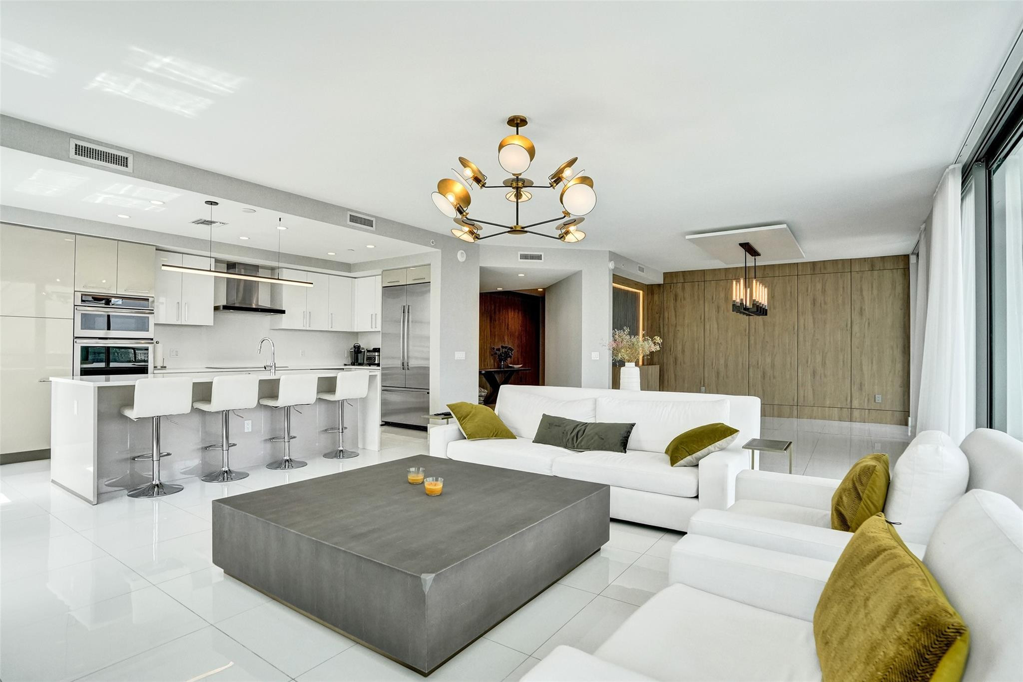 100 E Las Olas #2701 Fort Lauderdale, FL 33301