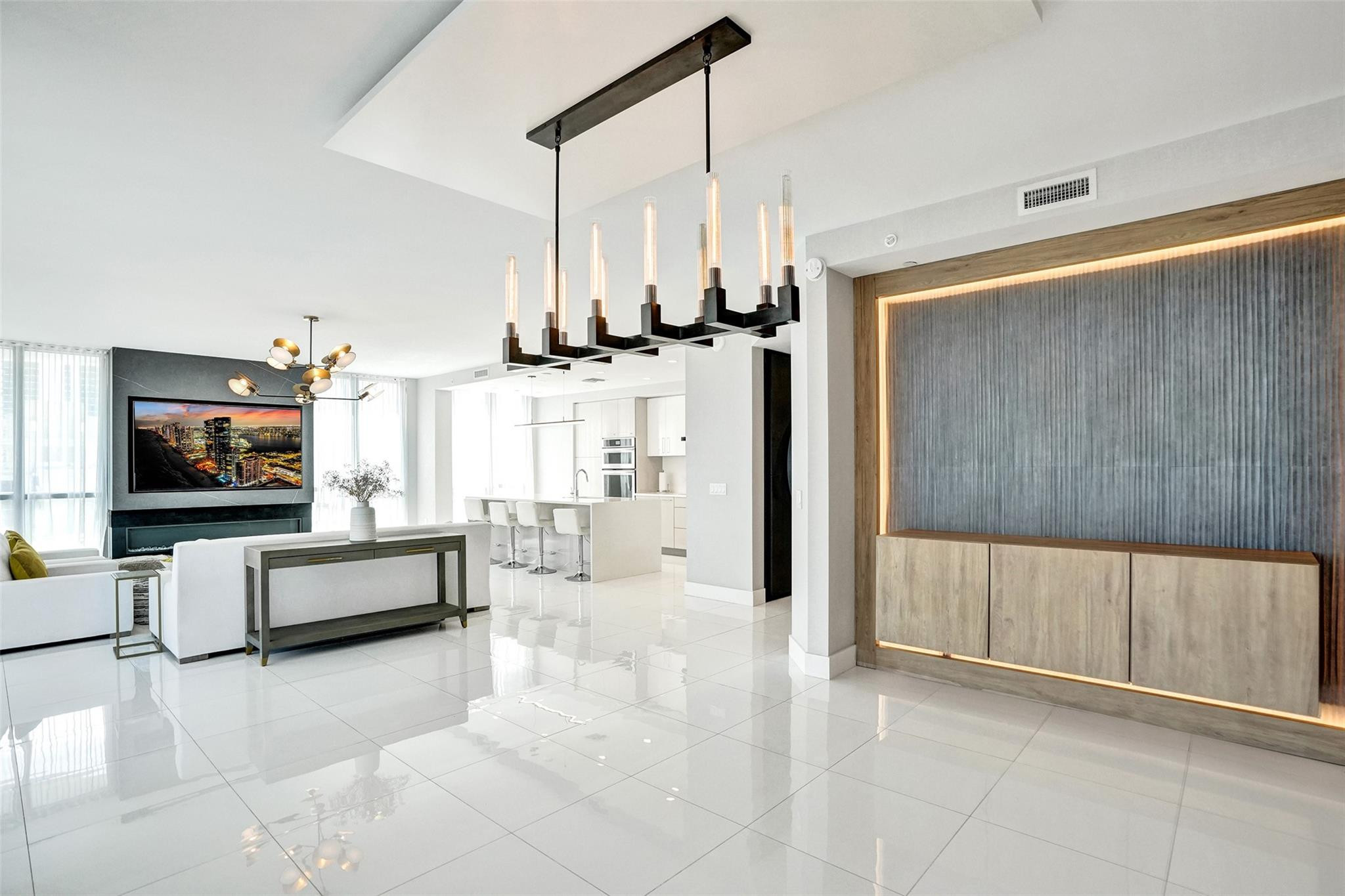 100 E Las Olas #2701 Fort Lauderdale, FL 33301