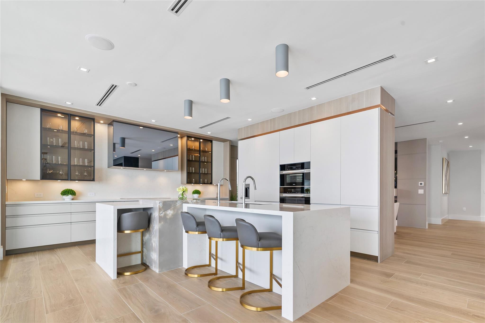 1957 Harbourview Dr Fort Lauderdale, FL 33316