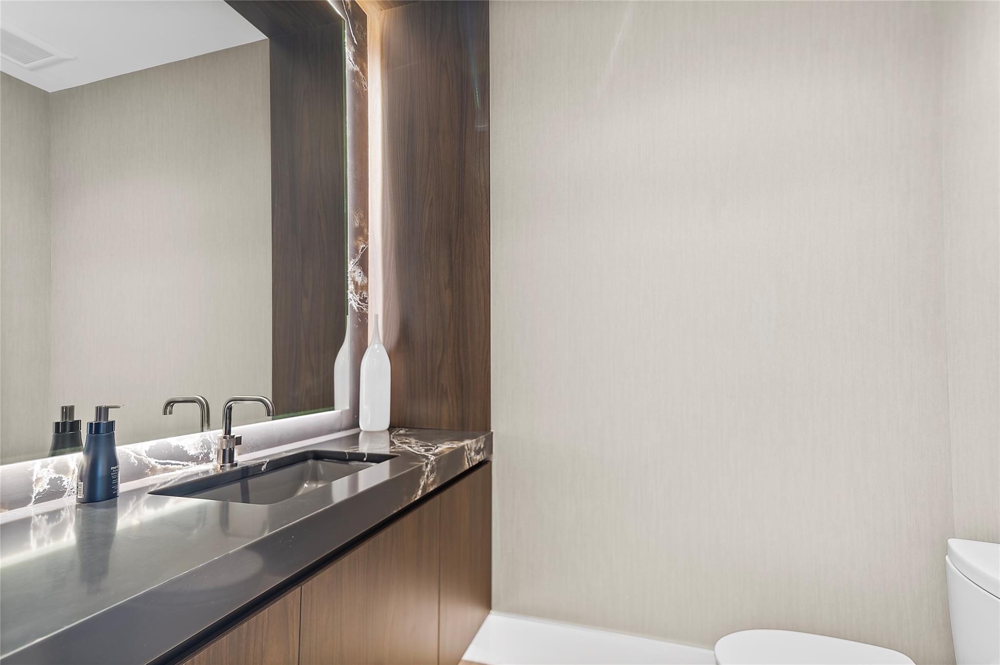 1957 Harbourview Dr Fort Lauderdale, FL 33316