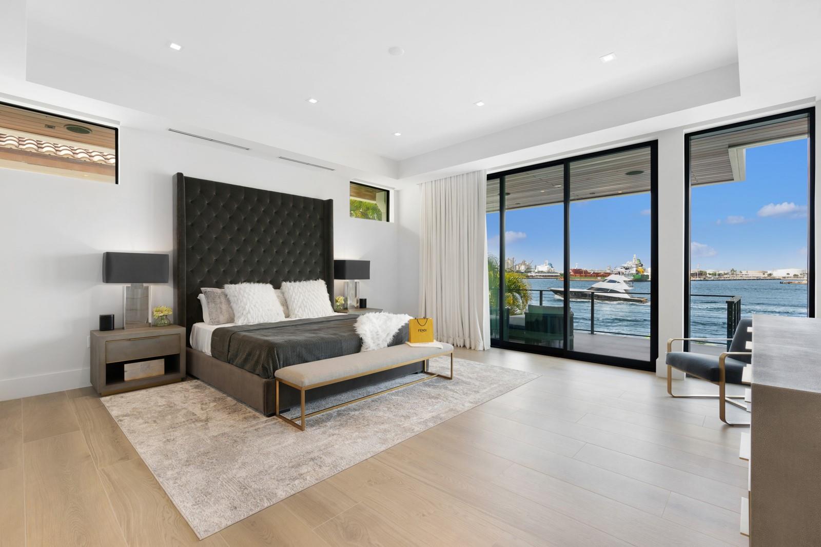 1957 Harbourview Dr Fort Lauderdale, FL 33316