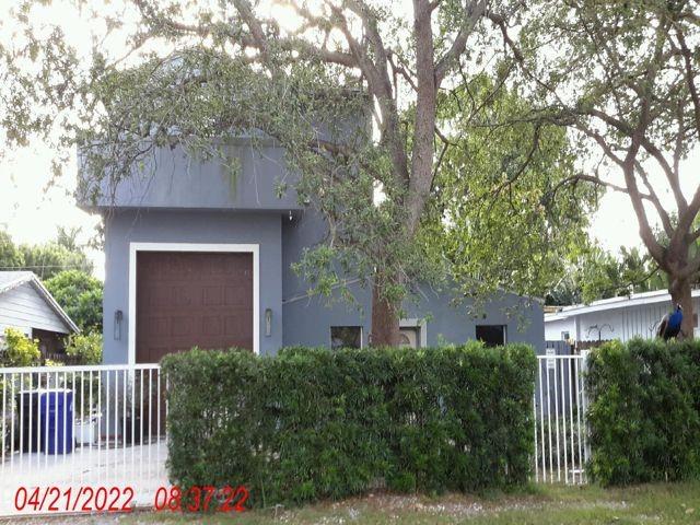 810 SW 10th Ter