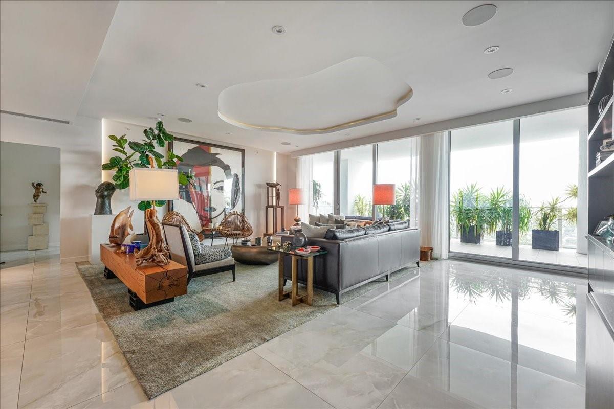 1180 N Federal Hwy #1606 Fort Lauderdale, FL 33304