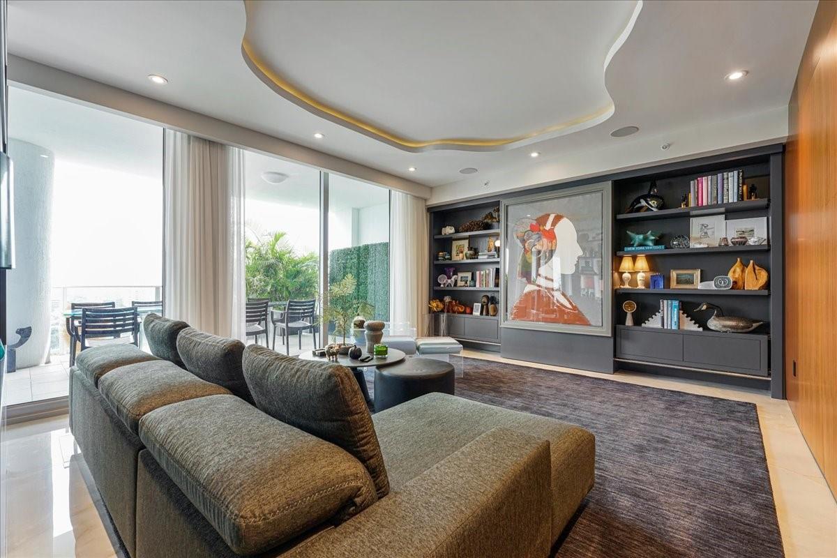 1180 N Federal Hwy #1606 Fort Lauderdale, FL 33304