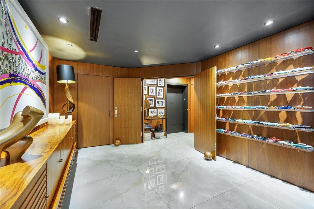 1180 N Federal Hwy #1606 Fort Lauderdale, FL 33304