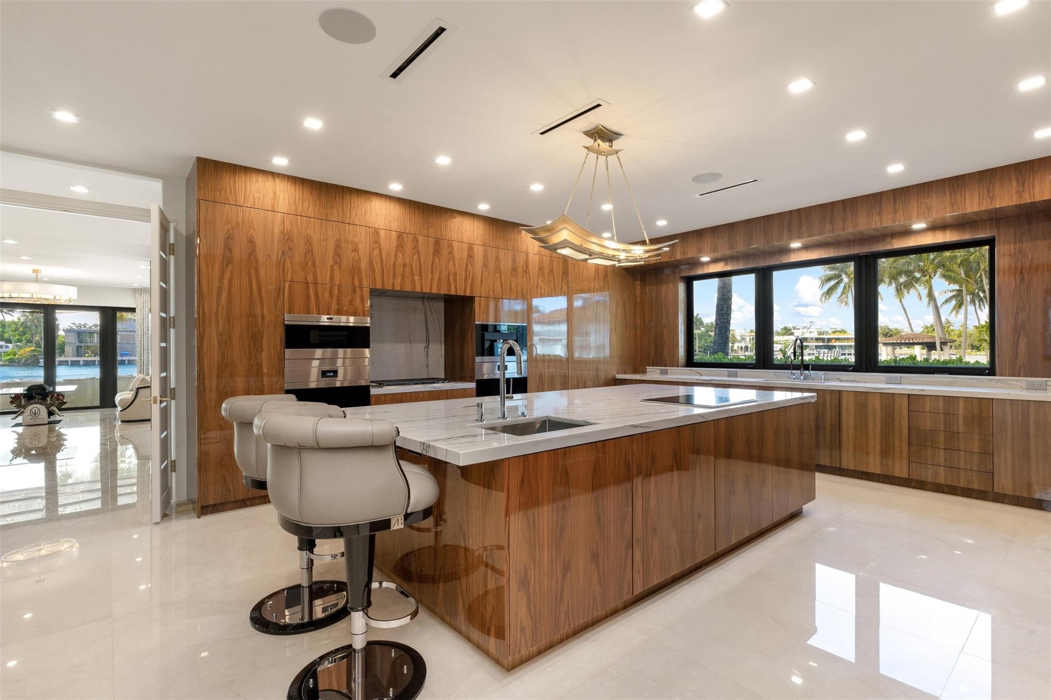 529 Bontona Ave Fort Lauderdale, FL 33301 529 Bontona Ave Fort Lauderdale, FL 33301