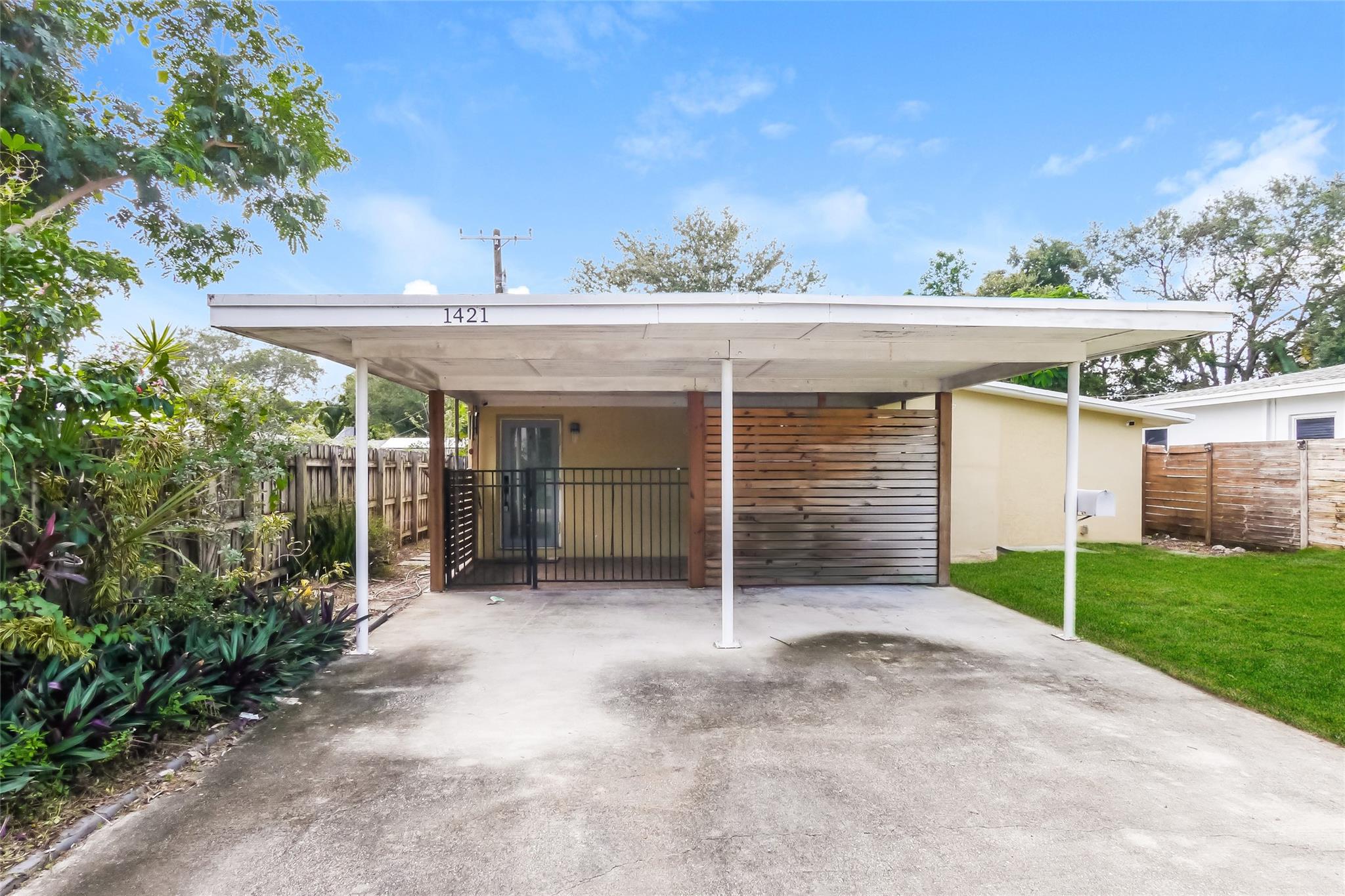 1421 SW 23rd Ave