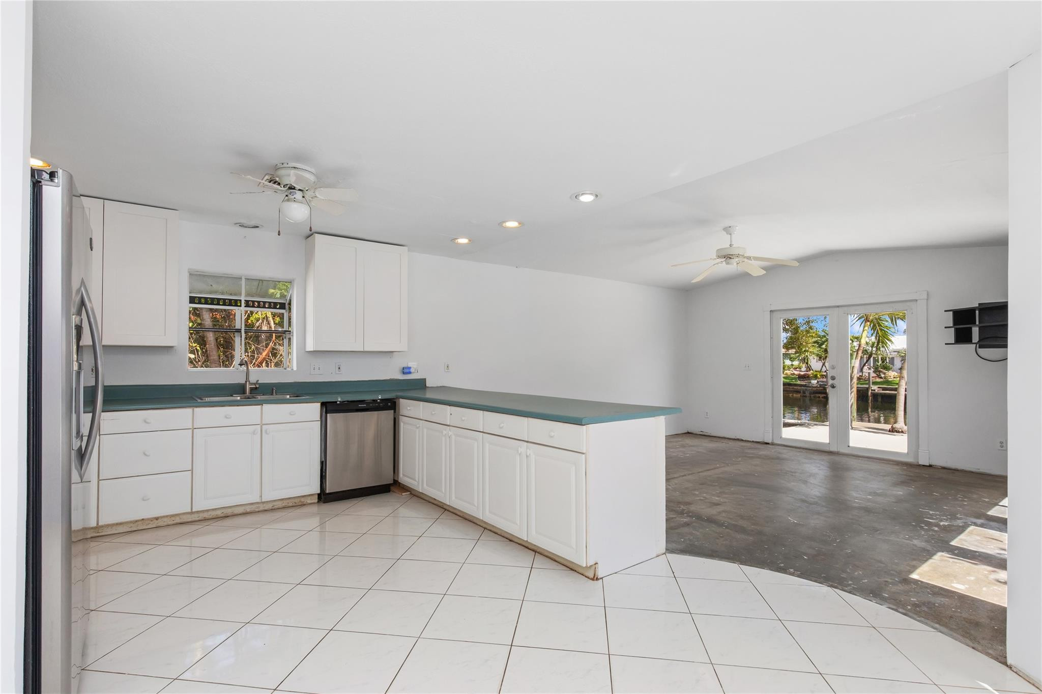 360 SE 5th Pompano Beach, FL 33060