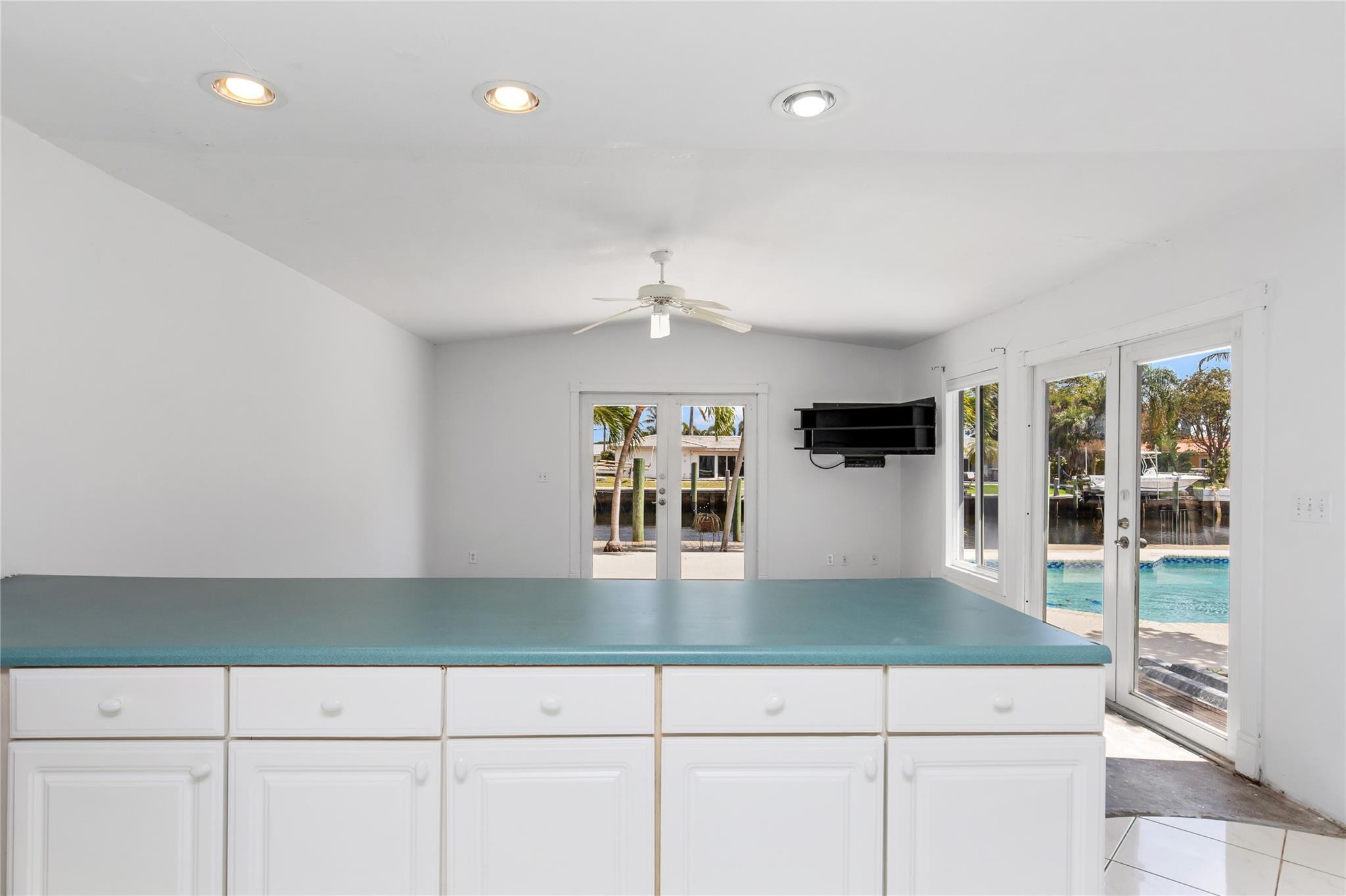 360 SE 5th Pompano Beach, FL 33060