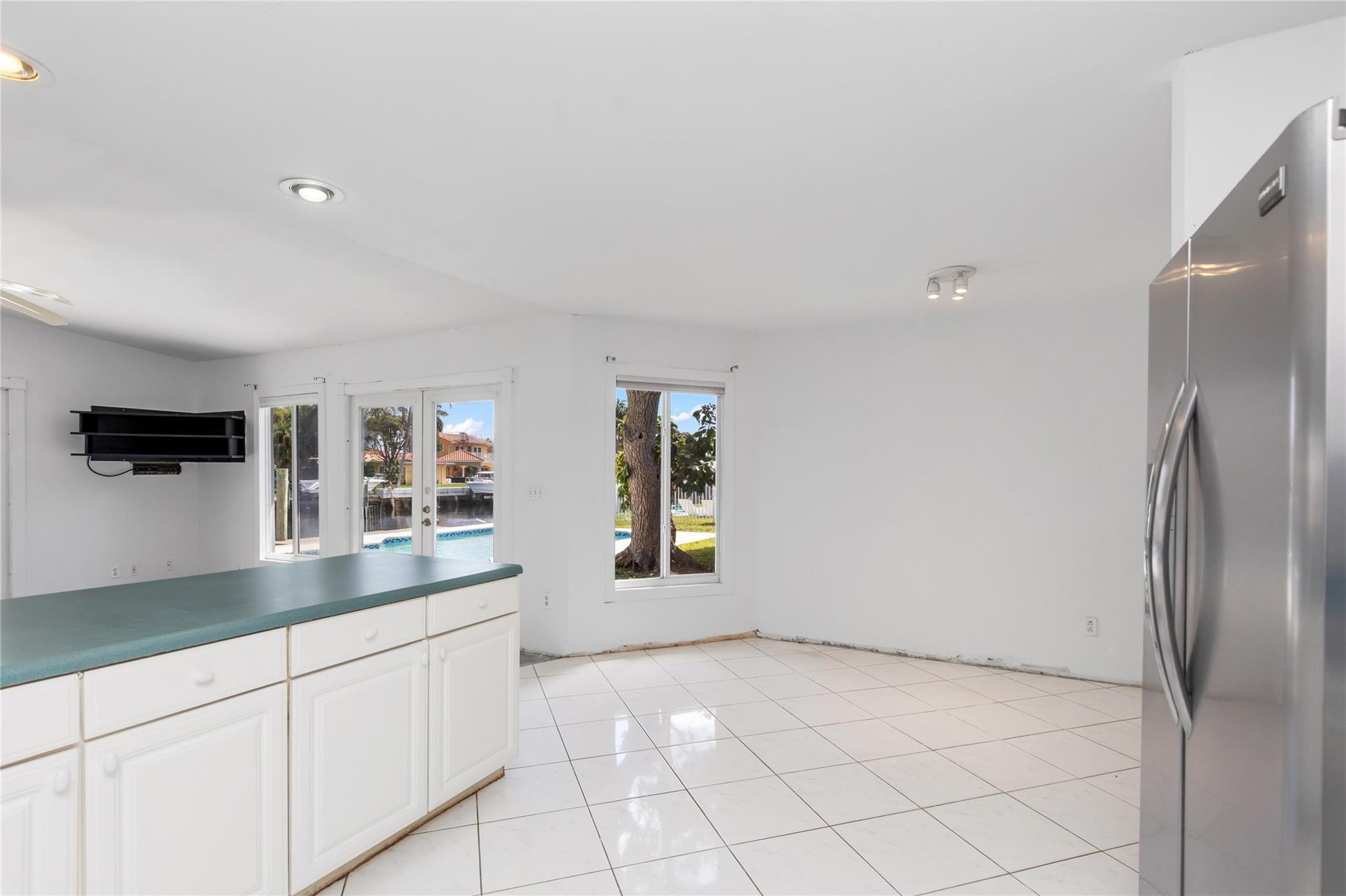 360 SE 5th Pompano Beach, FL 33060