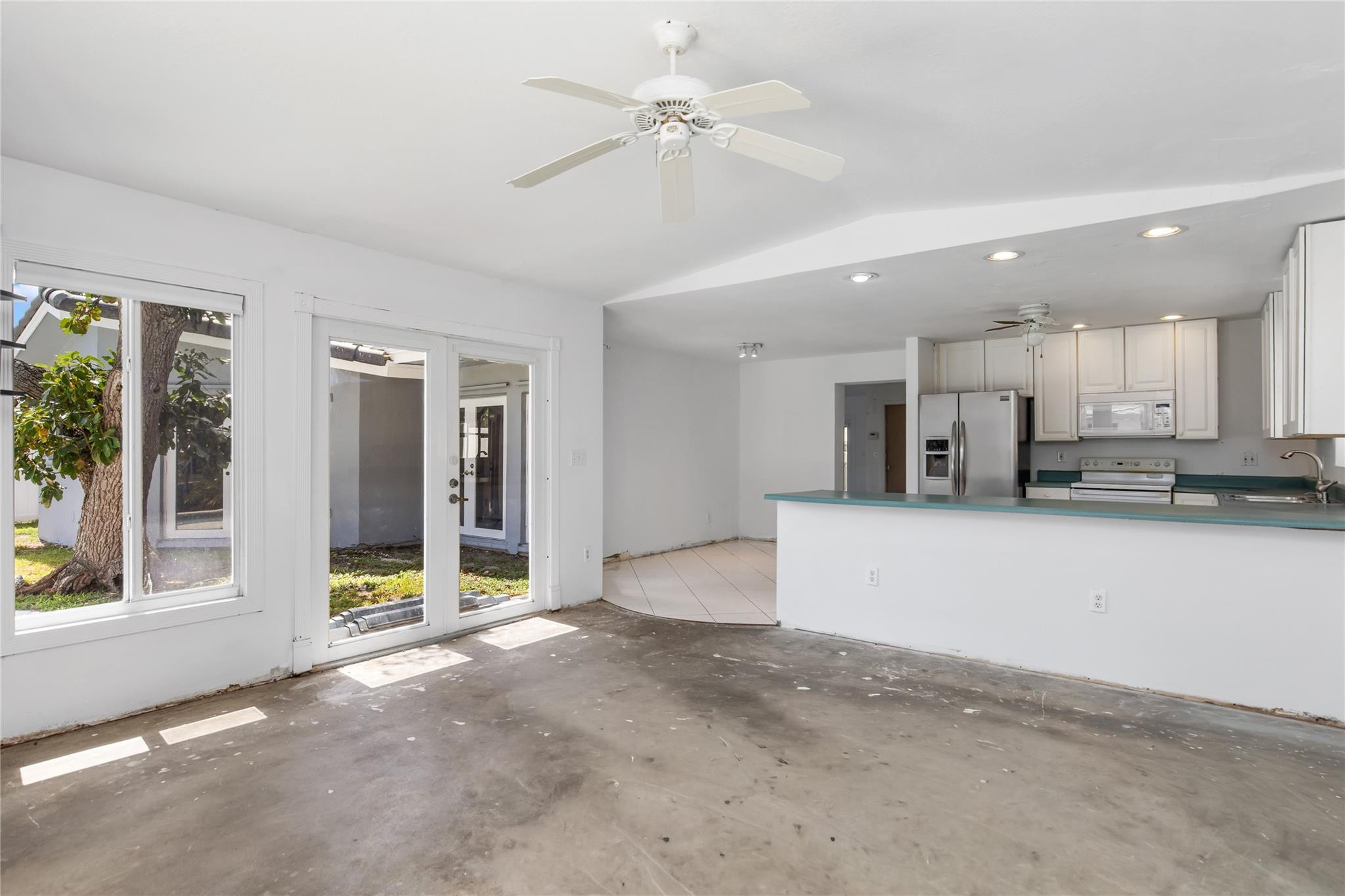 360 SE 5th Pompano Beach, FL 33060