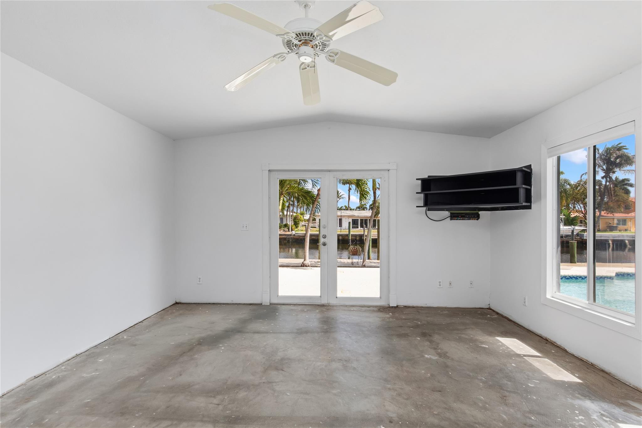360 SE 5th Pompano Beach, FL 33060