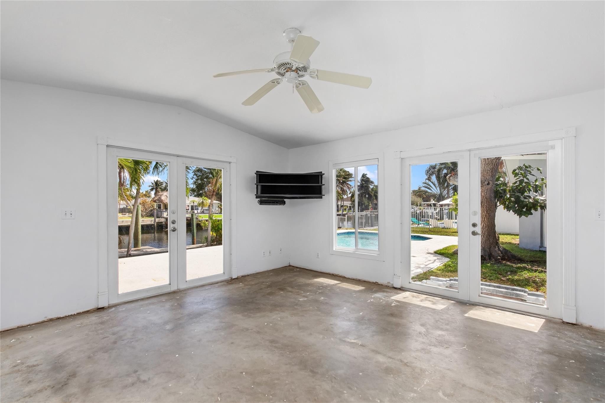 360 SE 5th Pompano Beach, FL 33060