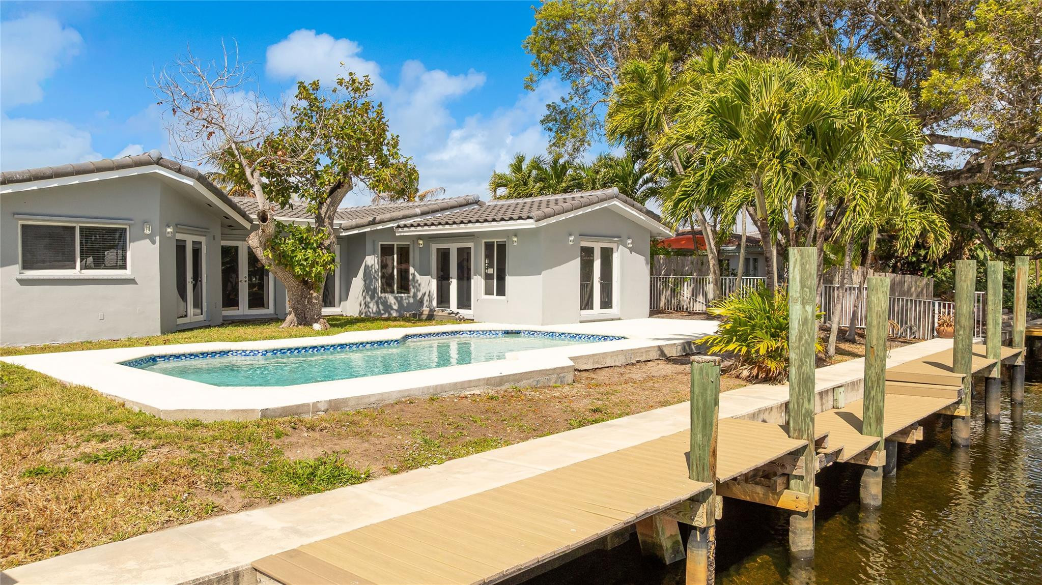 360 SE 5th Pompano Beach, FL 33060