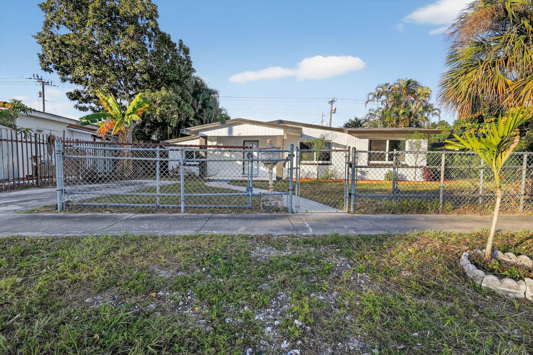 621 Se 1st St Hialeah, FL 33010