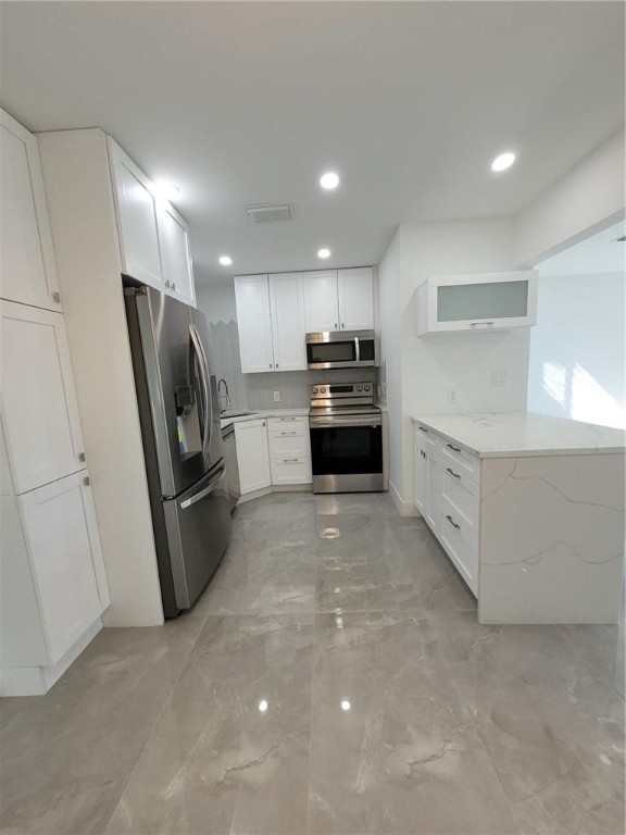 6041 SW 17th Miami, FL 33155