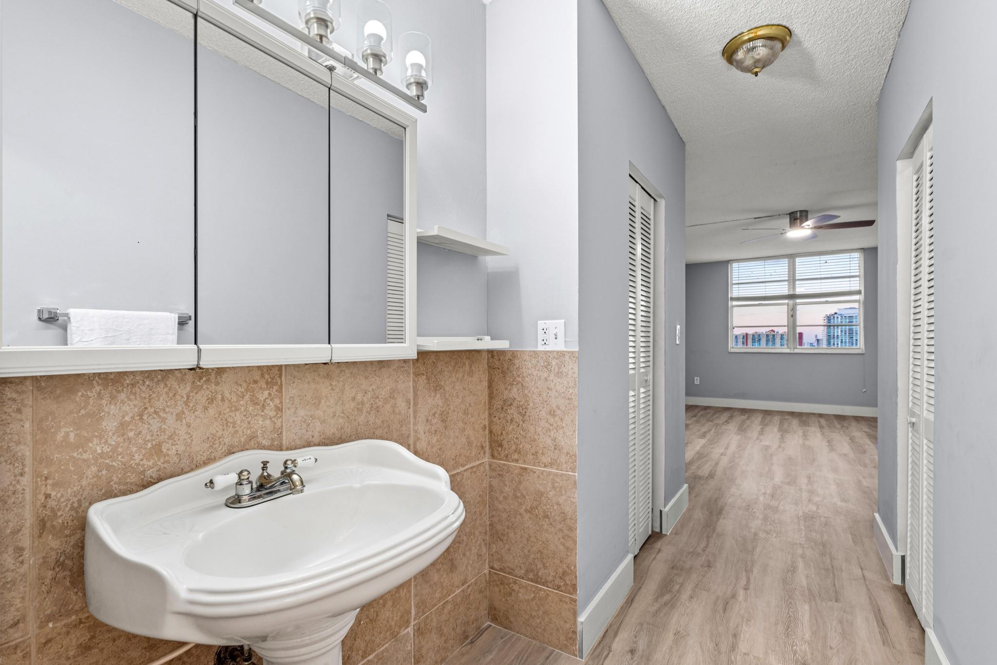 image Arlen House West16