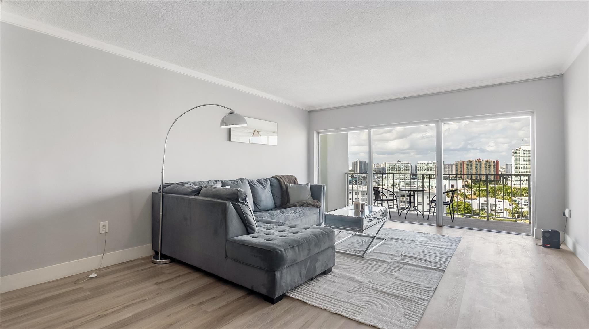 image Arlen House West6