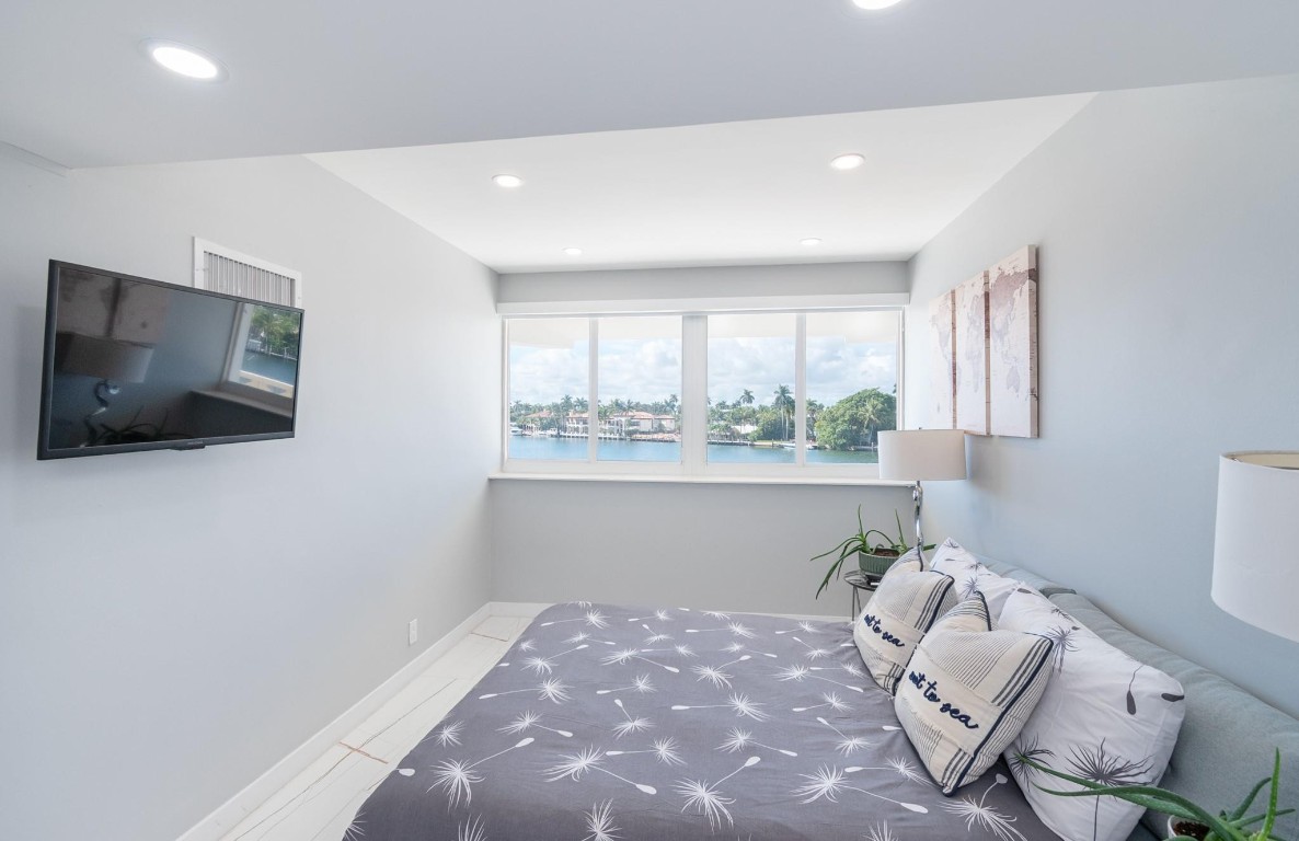 333 Sunset #105 Fort Lauderdale, FL 33301