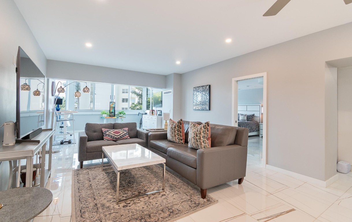 333 Sunset #105 Fort Lauderdale, FL 33301