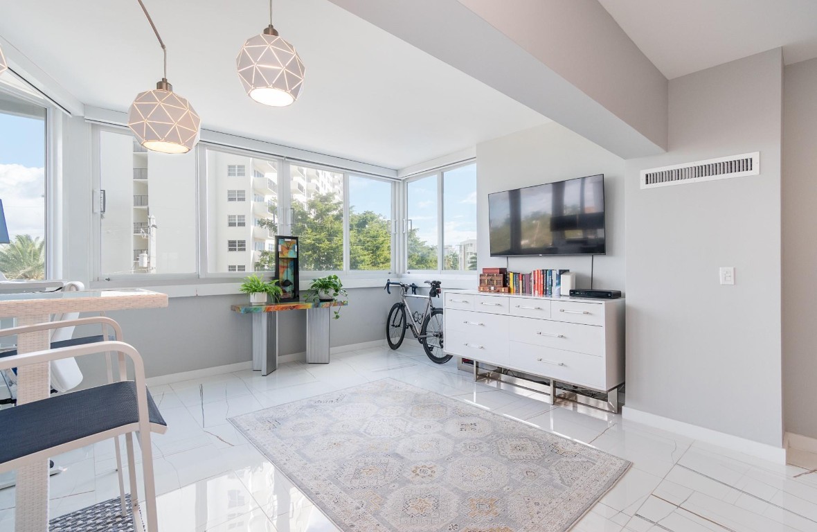 333 Sunset #105 Fort Lauderdale, FL 33301